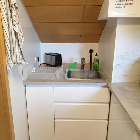 Sonnige Ruhige Dachzimmer Inkl Wifi Kaffee Mit Wg Dusche Und Neuer Kueche Appartement Lörrach
