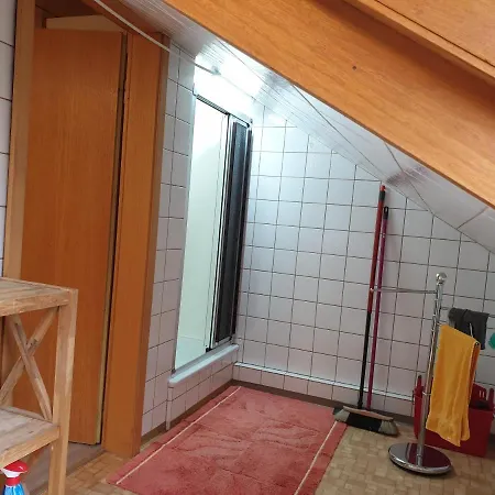 Appartement Sonnige Ruhige Dachzimmer Inkl Wifi Kaffee Mit Wg Dusche Und Neuer Kueche *