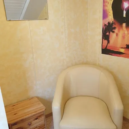 Апартаменты Sonnige Ruhige Dachzimmer Inkl Wifi Kaffee Mit Wg Dusche Und Neuer Kueche