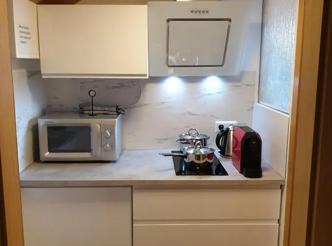 Sonnige Ruhige Dachzimmer Inkl Wifi Kaffee Mit Wg Dusche Und Neuer Kueche