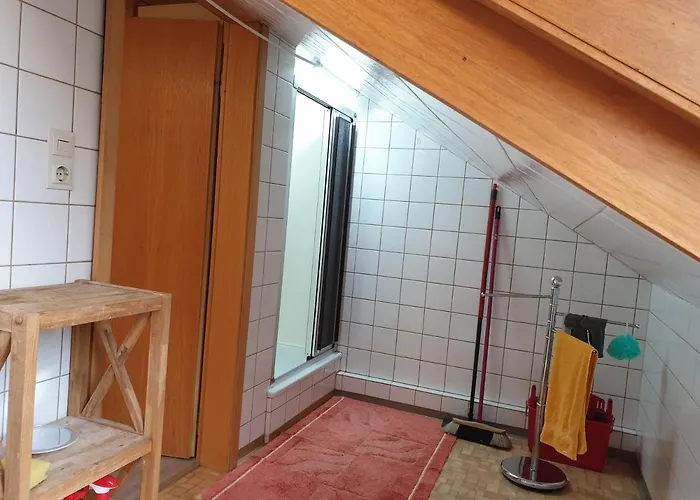 Διαμέρισμα Sonnige Ruhige Dachzimmer Inkl Wifi Kaffee Mit Wg Dusche Und Neuer Kueche *