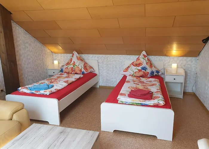 Sonnige Ruhige Dachzimmer Inkl Wifi Kaffee Mit Wg Dusche Und Neuer Kueche Διαμέρισμα