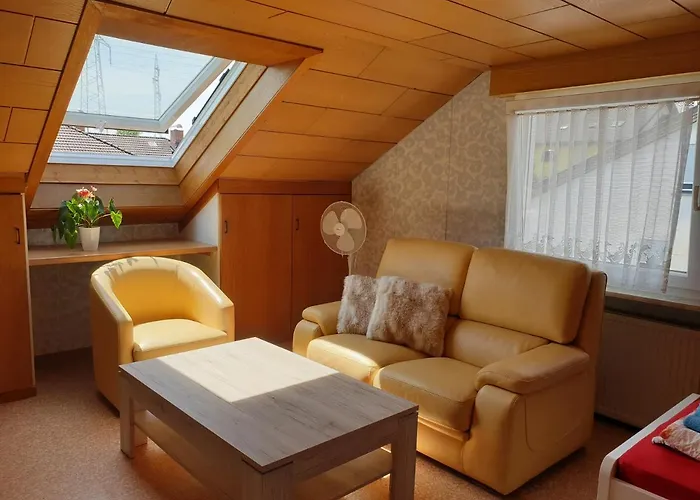 Sonnige Ruhige Dachzimmer Inkl Wifi Kaffee Mit Wg Dusche Und Neuer Kueche